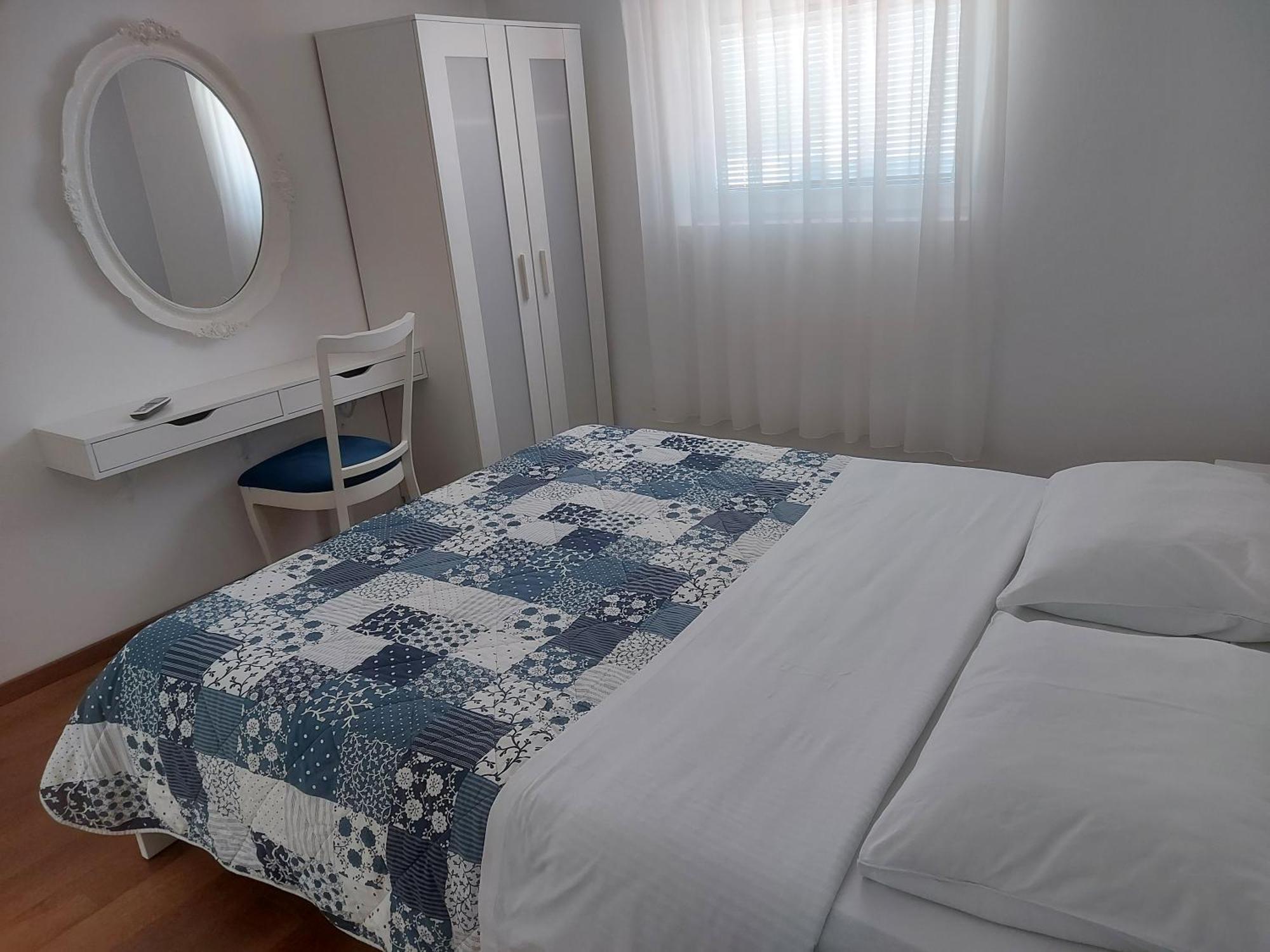 Apartman Lorna Turanj Ngoại thất bức ảnh