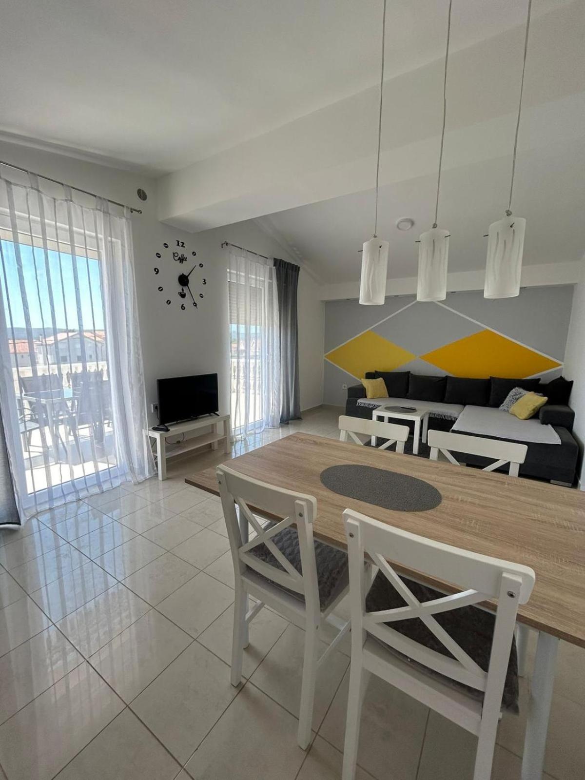 Apartman Lorna Turanj Ngoại thất bức ảnh