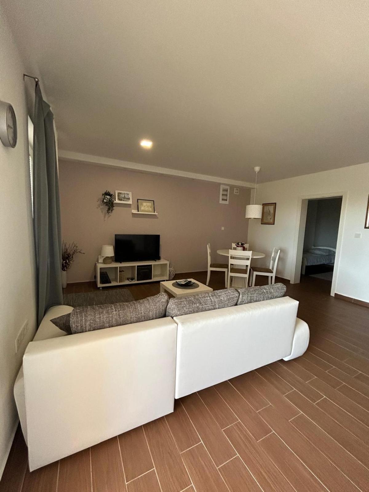 Apartman Lorna Turanj Ngoại thất bức ảnh