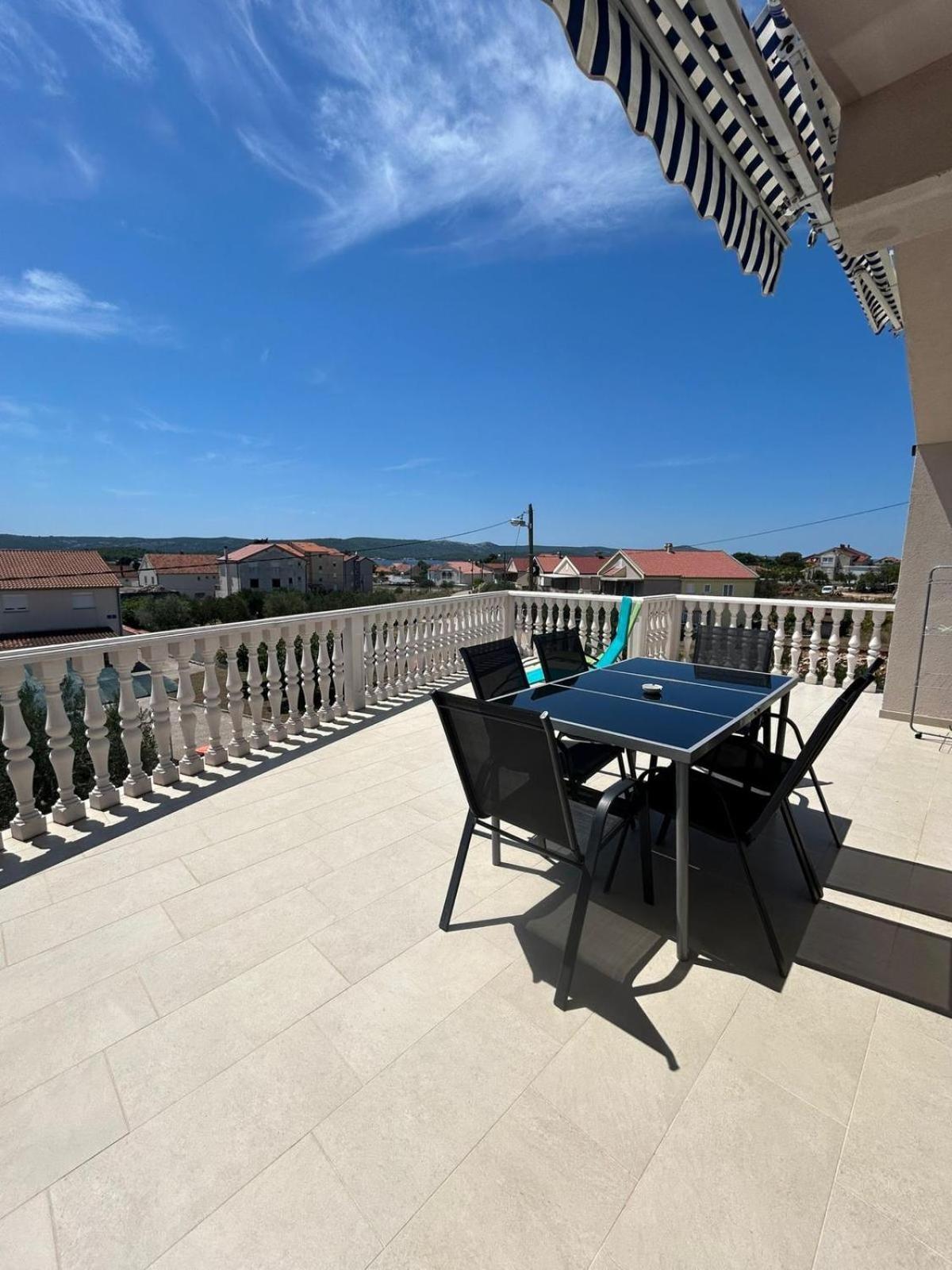 Apartman Lorna Turanj Ngoại thất bức ảnh