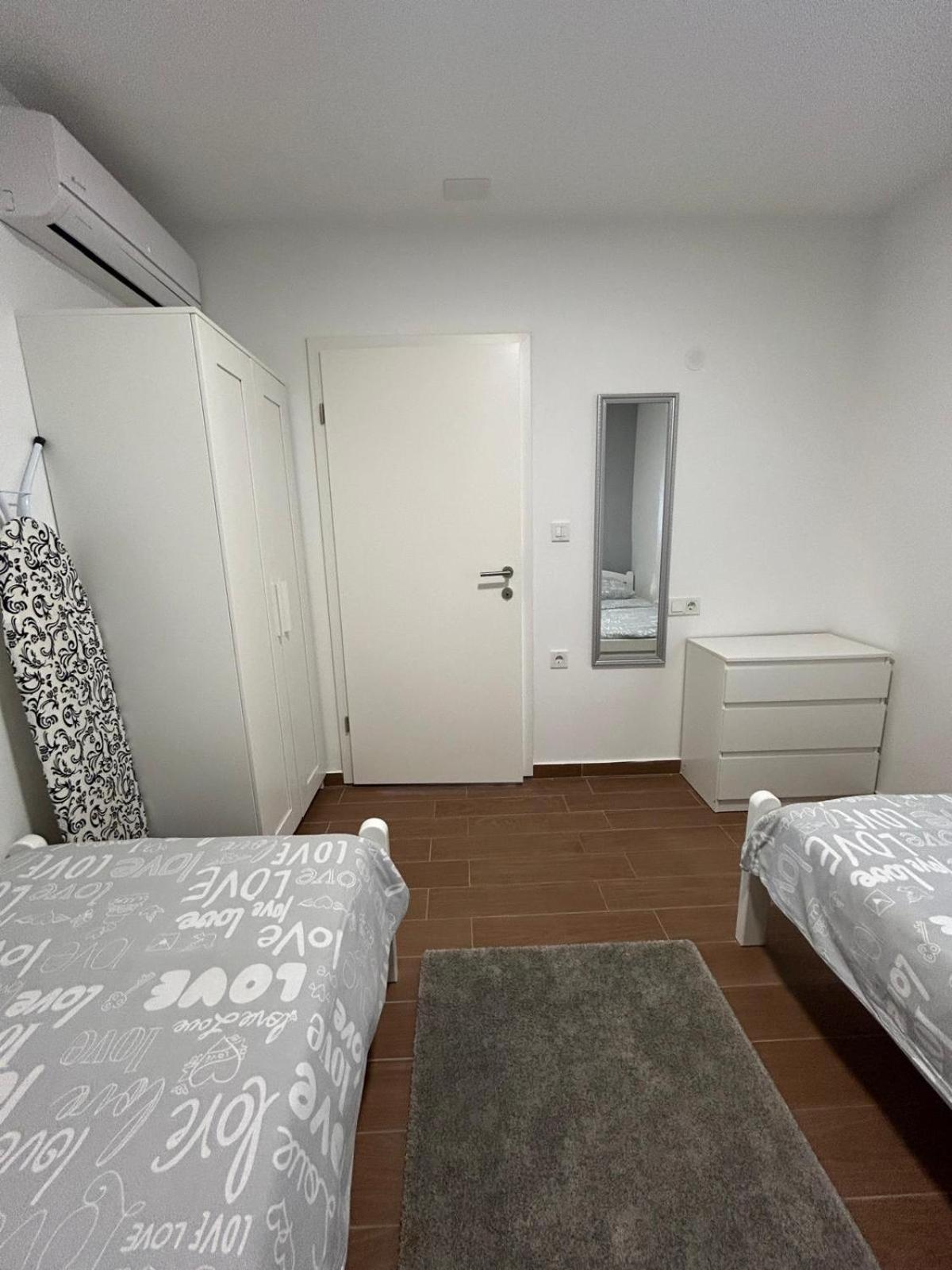 Apartman Lorna Turanj Ngoại thất bức ảnh