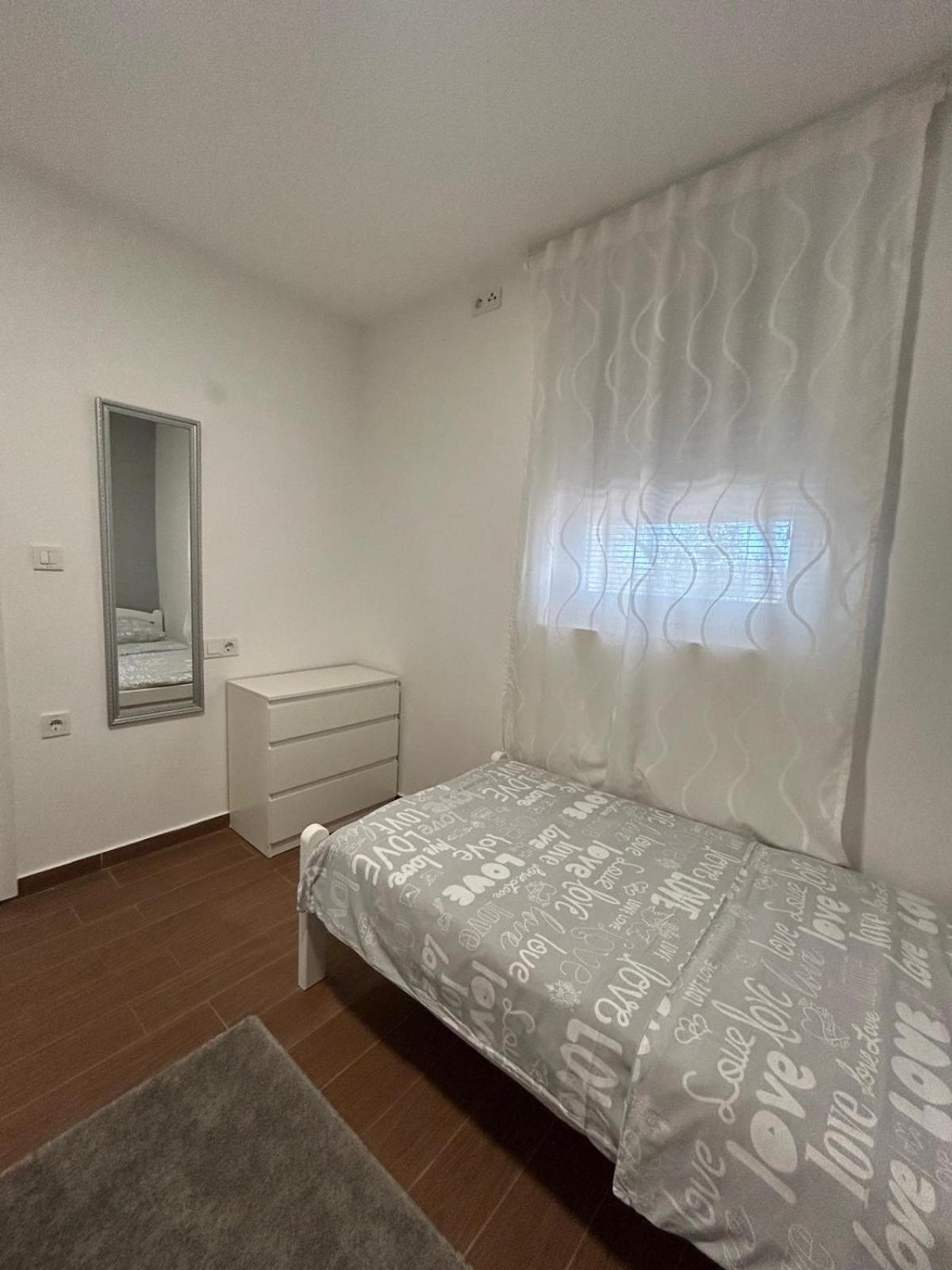 Apartman Lorna Turanj Ngoại thất bức ảnh