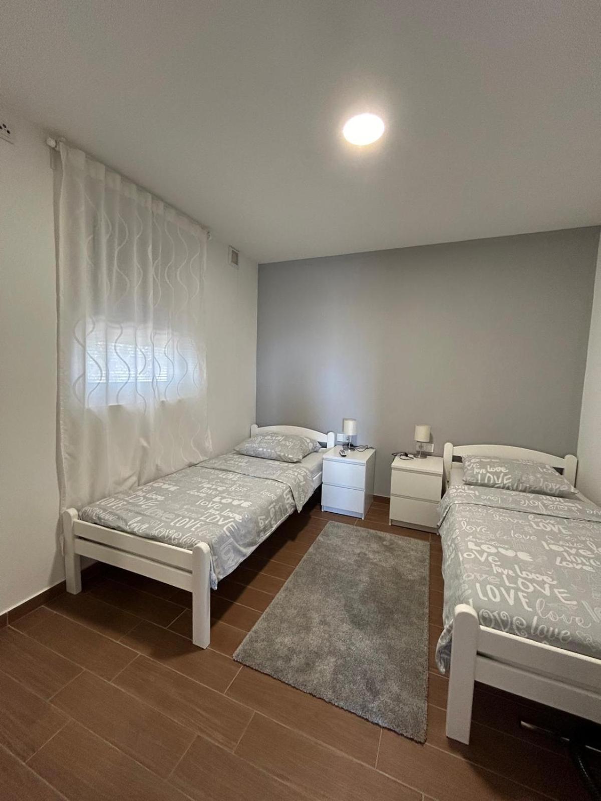 Apartman Lorna Turanj Ngoại thất bức ảnh