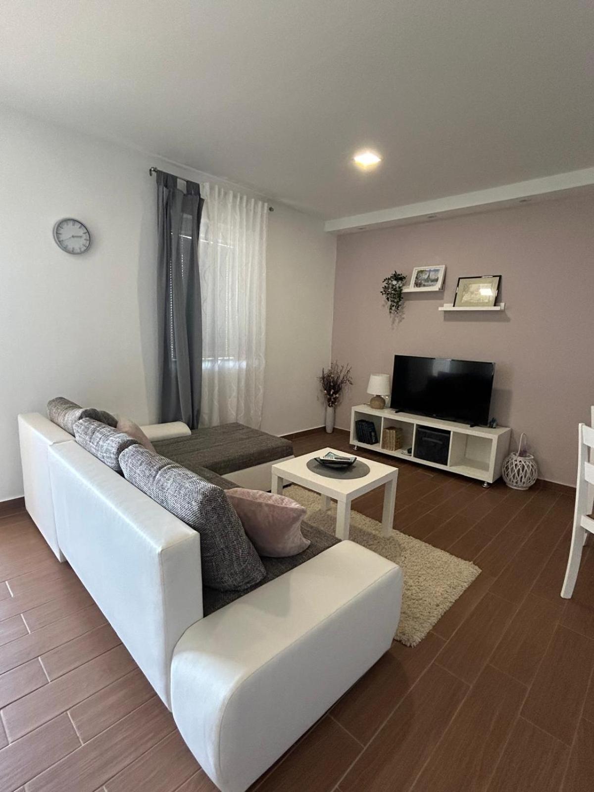 Apartman Lorna Turanj Ngoại thất bức ảnh