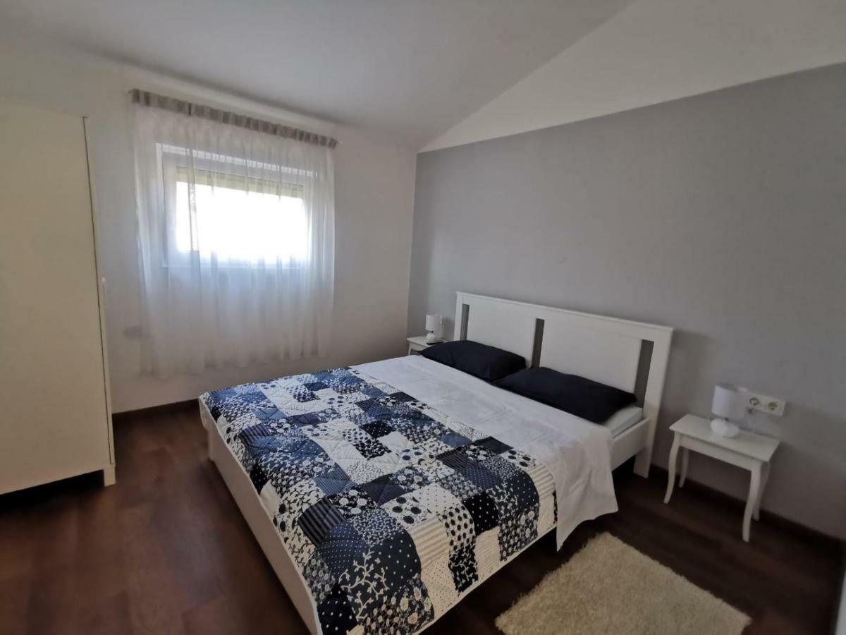 Apartman Lorna Turanj Ngoại thất bức ảnh