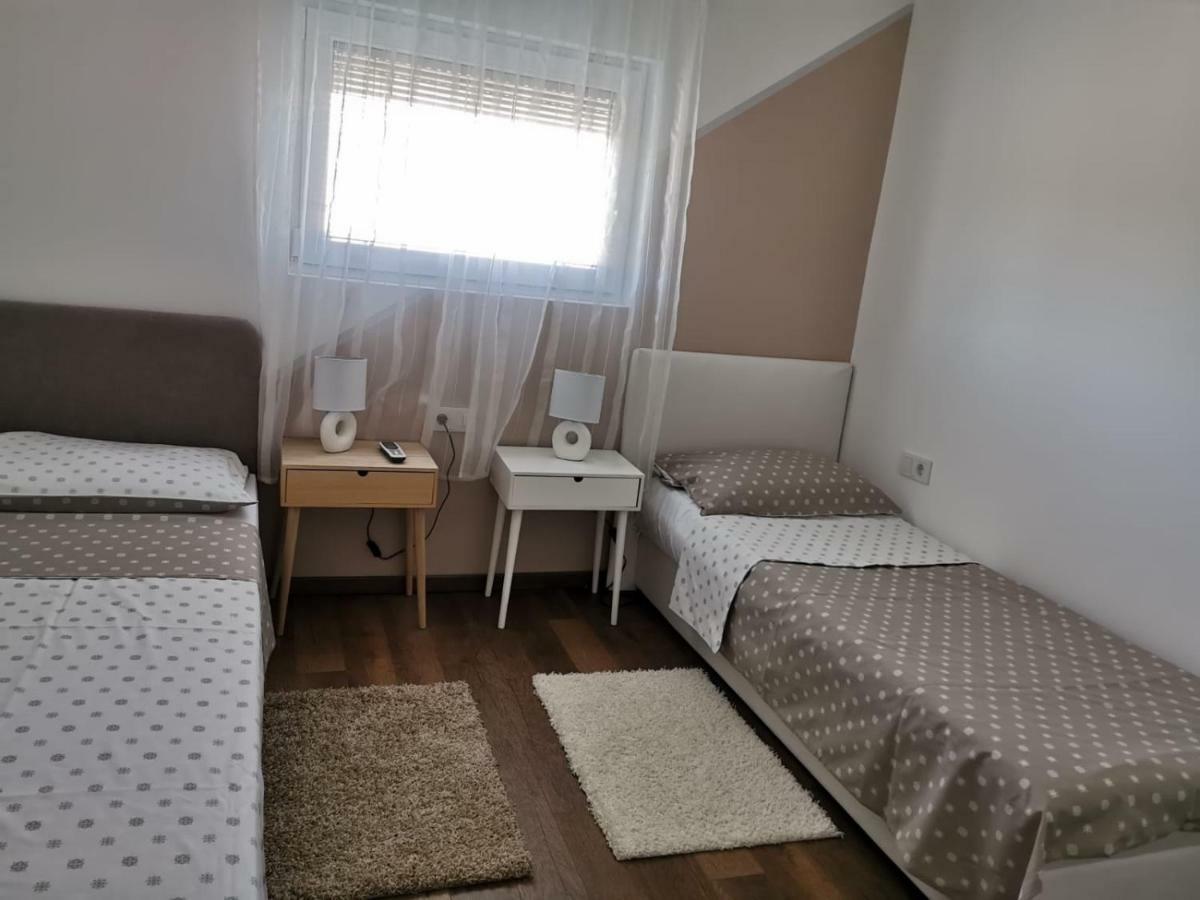 Apartman Lorna Turanj Ngoại thất bức ảnh