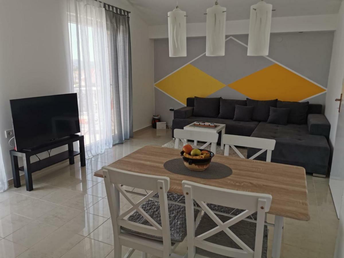 Apartman Lorna Turanj Ngoại thất bức ảnh